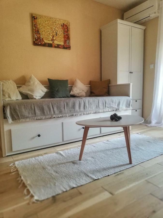 Apartman Matan, Postira Exteriér fotografie
